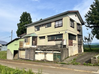 岡沢貸家